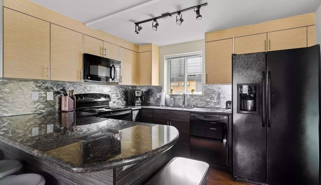 NEW LISTING! Seattle: U District Retreat, Free Parking by RedAwning