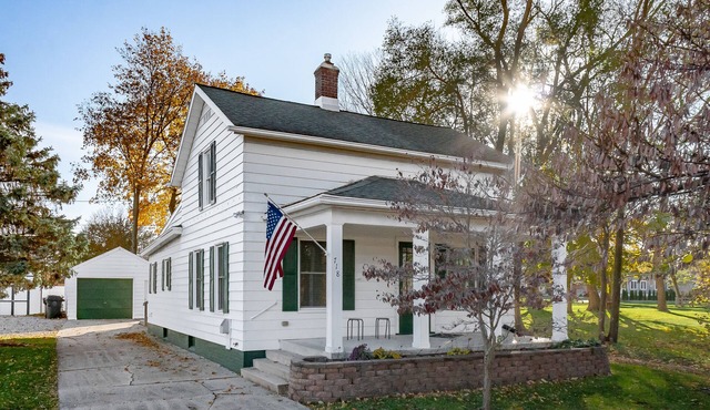 NEW LISTING! Walking distance to Notre Dame, 3BR - 1.5BA House. Go Irish ☘️💙☘️