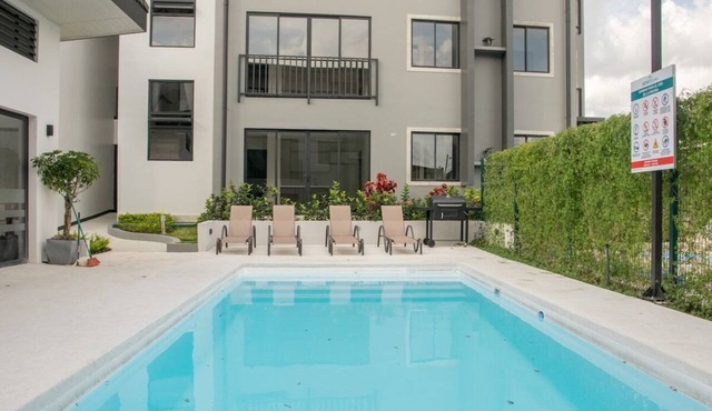 New Loft near SJO Airport, A/C, king bed apartment