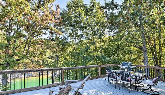 NEW! Marvelous Seneca Retreat w/ Lakefront Views!