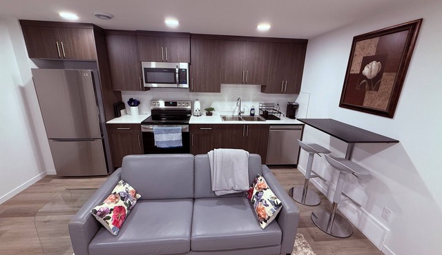 New & Modern Cozy Suite with Full Kitchen