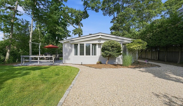 NEW! Modern Hampton Bays Cottage near BEACHES & TOWN