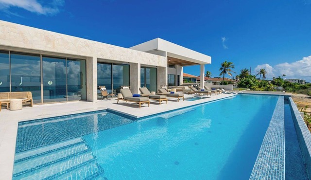 NEW Modern Luxury BeachFront with Infinity Pool