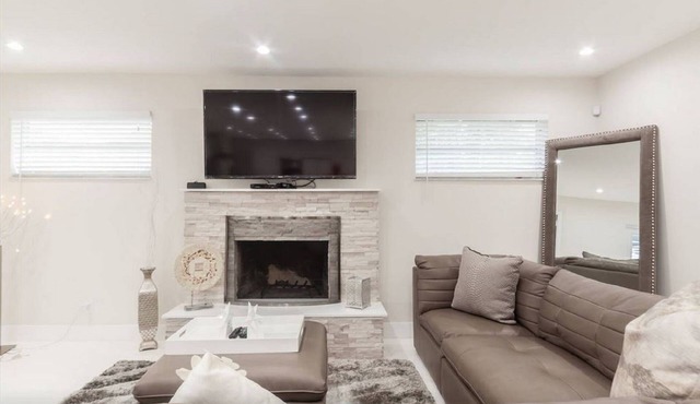 New Modern Pool Home Hollywood Wow! NEW AMAZING.