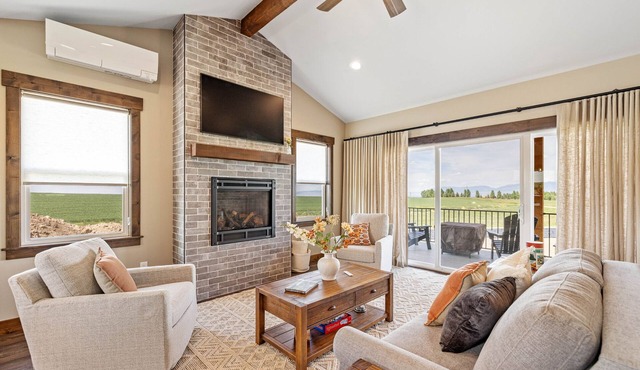 New! Modern Retreat, Fireplace, Mountain Views, Hike, Fish, Bozeman, Yellowstone