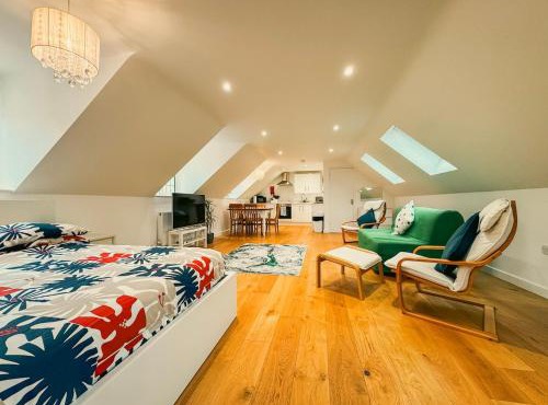 New Modern Studio in Chandlers Ford with Parking