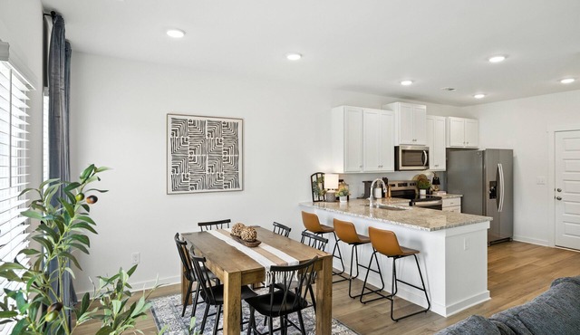 NEW! Modern Townhouse, 3BR, 2.5B, near Mid City