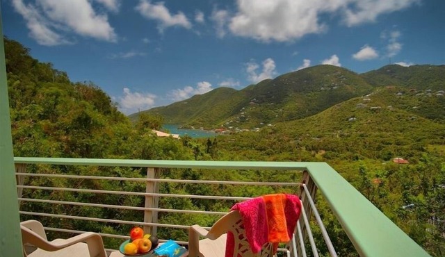 New Moon - Beautifully Built Cottage with Views of Coral Bay