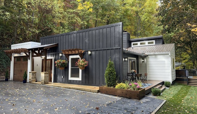 New Mountain Home, EV Charger, All Ensuite Bedrooms, Fire-pit Area
