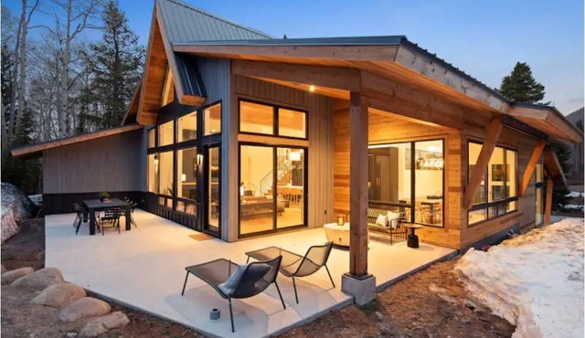 New Mountain Modern Home in the Trees