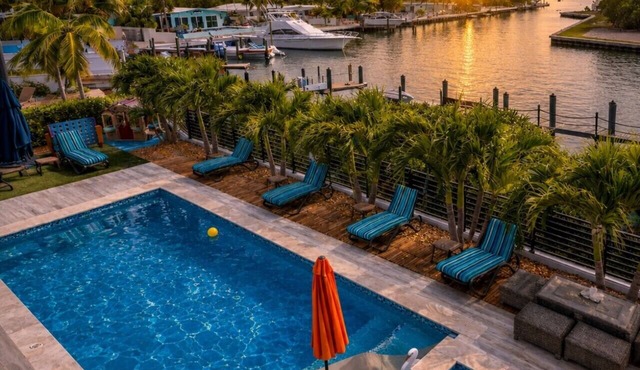New Oceanfront 5BR+Bonus Room 75’Dock Pool Spa Sunrise Walk to Sombrero Beach