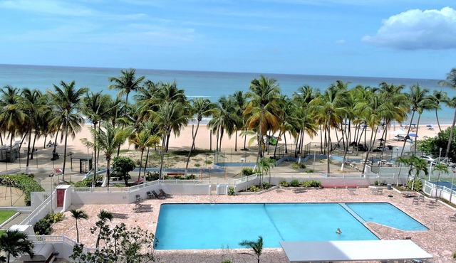 New Oceanfront Dream apartment on the beach of Isla Verde!