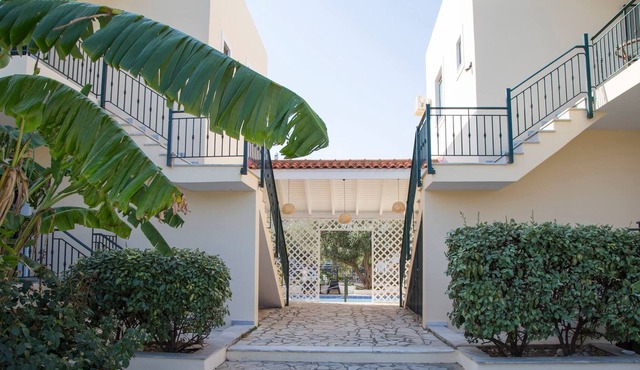 New-olivaholidayhomes - Boho Studio +pool