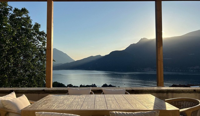 New Panoramic Villa with Pool, Wifi & AC on Lake Como