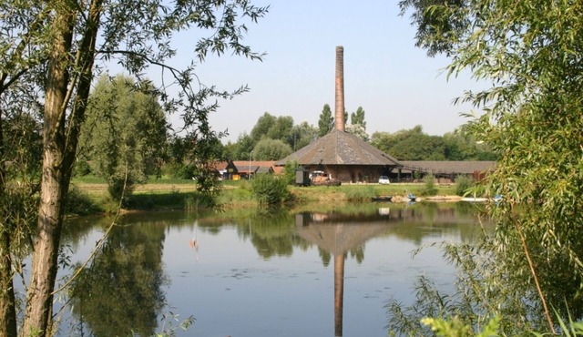New permanent nature lodges in the form of a brick oven for 4 to 60 guests.