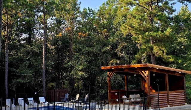NEW! POOL! 5BR Pond-Hot Tub-Games - Sleeps 19