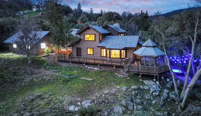NEW Private Creekside Near Yosemite & Bass Lake