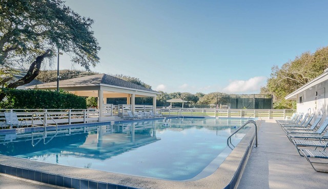 New Remodel Tropical 2BR Villa ☆Sea Woods Development ☆ Across street from beach