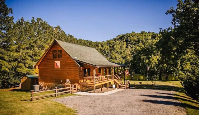 New River Log Cabin | Waterfront Sauna Jet Tub