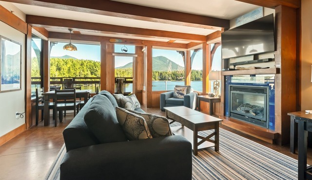 NEW-Safe Harbour- Incredible Water Views, Downtown