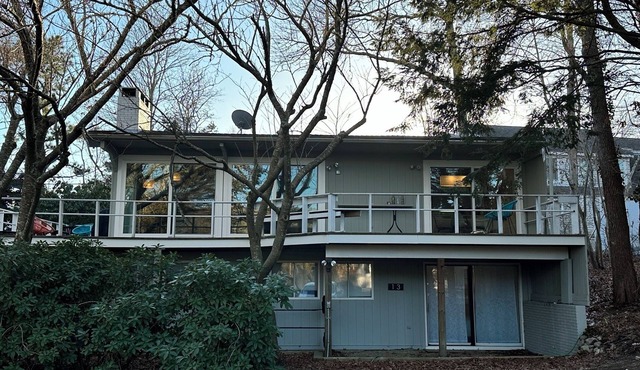 New Seabury Cape Escape! 3 BR Mid Century House 5-7 minute walk to Poppy Beach