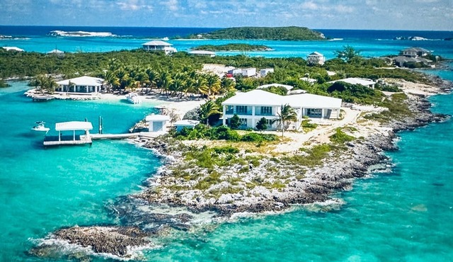 New! Secluded private retreat with yoga studio, pool, private beach & much more!