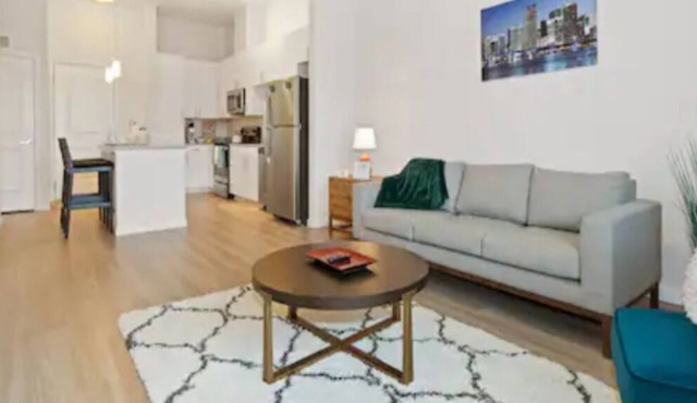 New serene 5 min UMMC High ceilings We Love pets