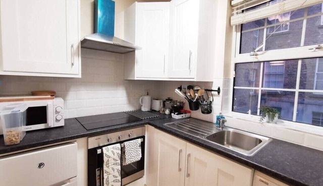 NEW Spacious & central 3bedroom apartment TV& WIFI