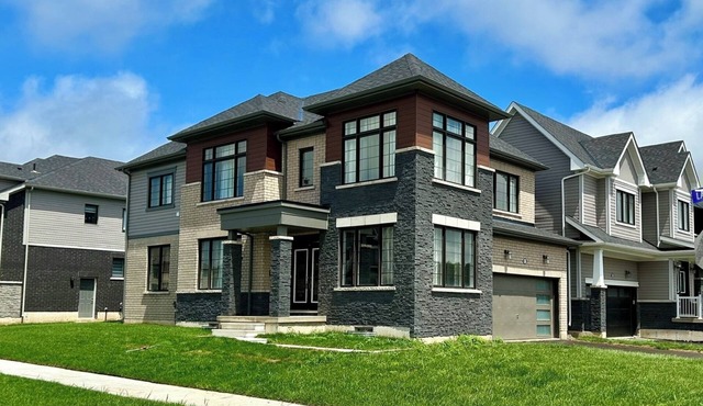 New Spacious Luxurious House, Close to Niagara Falls and Attractions