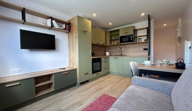 NEW: Studio apartment 100 m from the beach in the city center, sleeps 2