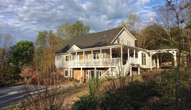 New Studio, Quiet Wooded, Near Berkeley Springs