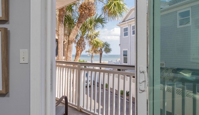 New! Sunrise Beach House in Vilano Beach! 10 seconds to beach and pool.