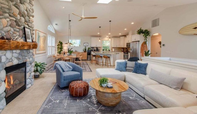 NEW Surf-Inspired Retreat, King Beds, Chef's Kitchen, Outdoor Lounge, Walk to Beach