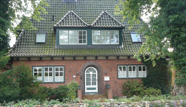 New vacation apartment in a single family house, by center and still in green