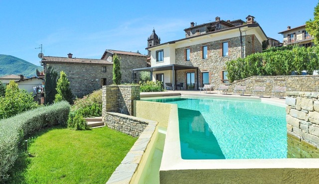 New! Villa, 'endless swimming' infinity pool; mountain views; walk facilities