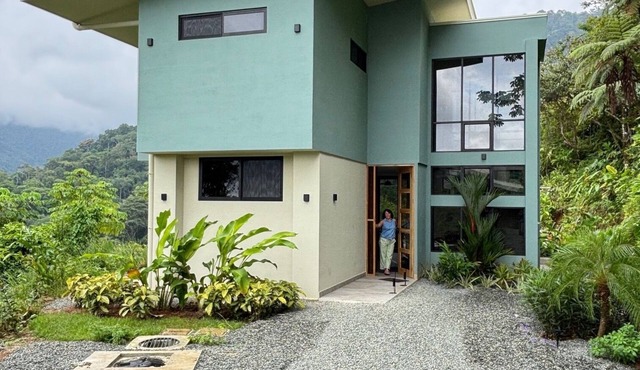 New villa -intro price— 2 bedrooms, 2.5 baths pool AC WiFi mountain/ocean solar