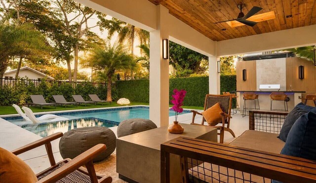 NEW! Vizcaya Salt Water Pool House w Spa & Outdoor Kitchen