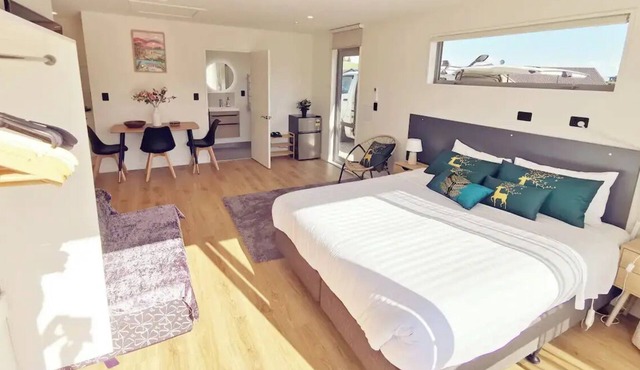 New warm quiet comfy & cozy studio/king bed