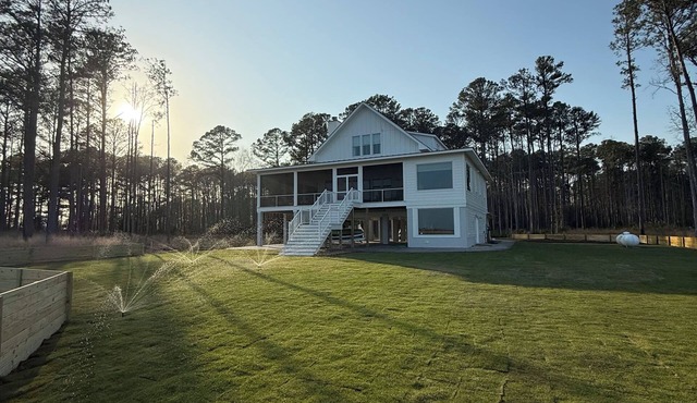 NEW Waterfront Cottage in pleasant Kilmarnock with Views of Bay and Sandy Beach