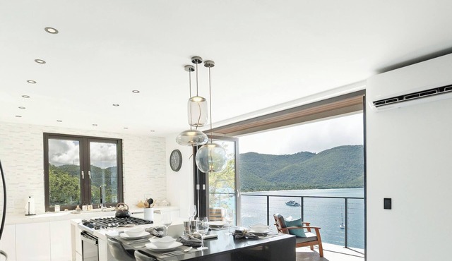 New Waterfront Villa at Magens Bay & Jeep option