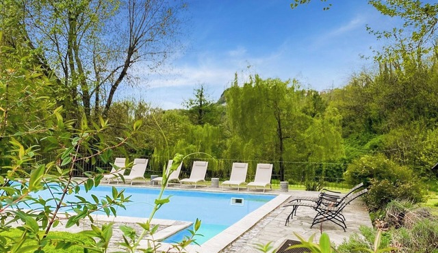 NEW!Whispering water, riverside, private pool, walk to village, pizza oven, WIFI