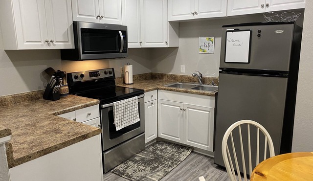 New! Woodcrest Cottage - Close to Tri-Cities
