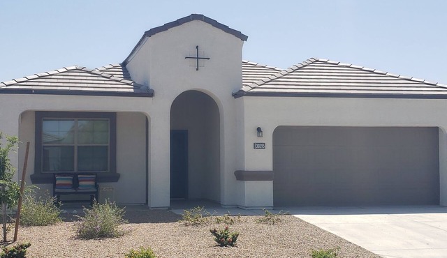 Newer 4Bed/2Bath House with Private Pool