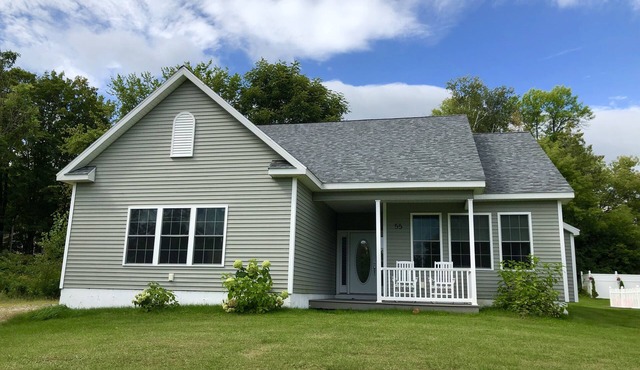 Newer Construction Lake View Cottage!