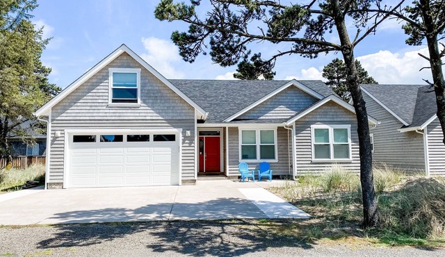 Newer construction open floor plan two blocks from the beach in Kiwanda Shores!
