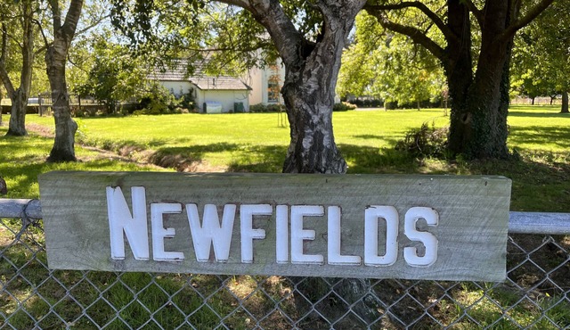 Newfields Country Retreat - incl bfst