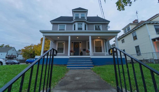 Newly 5 Star 3 Beds 1 Bath ideal Short term rental