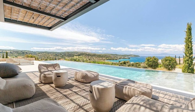 Newly constructed Luxurious Family Villa with Infinity Sunset & Tennis court!