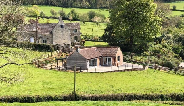 Newly converted pigsty with amazing views. One small dog welcome.