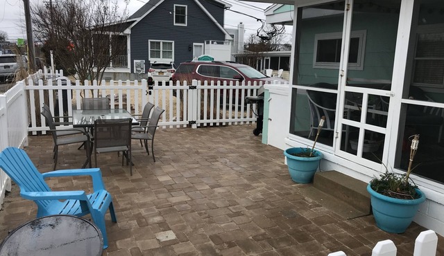 Newly Decorated Beach Cottage- Steps To The Beach